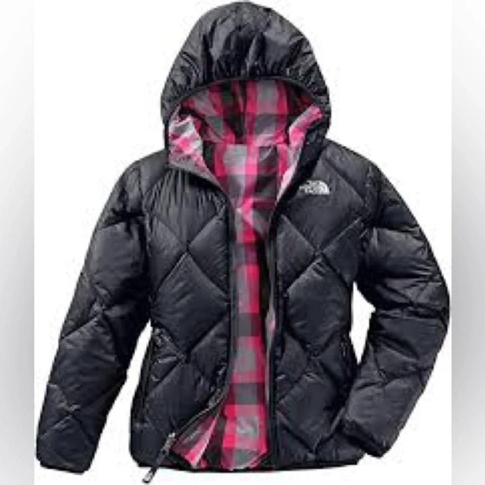 North Face | Reversible Puffer Jacket in Black and Plaid